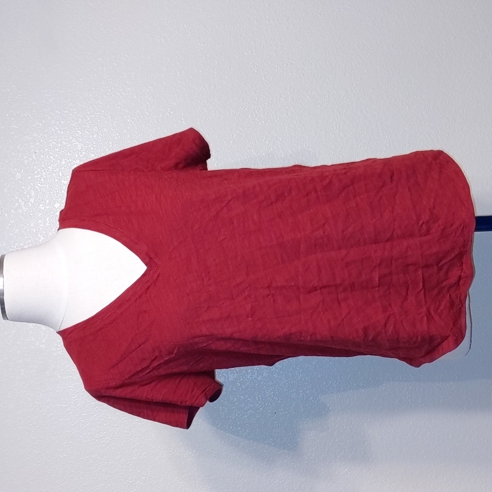 V-neck tee